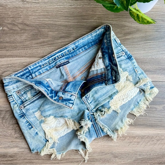 American Eagle Shortie Denim Shorts Lace Distressed Light Wash Size 0 - Picture 2 of 11